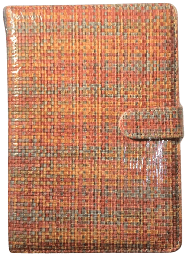 Agenda con cubierta textil tejida en tonos coral y broche magnético en Nobleza Store